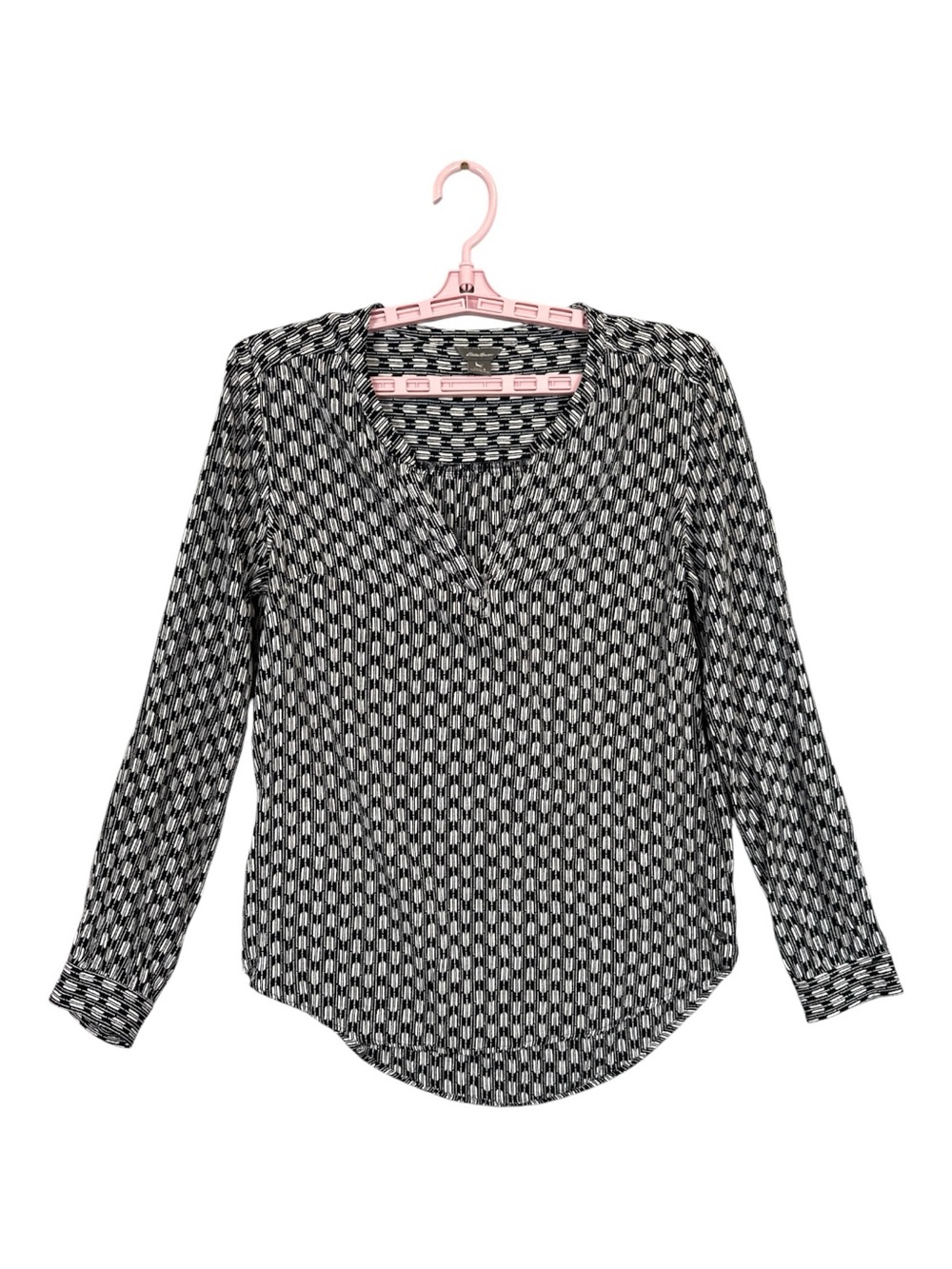 Eddie Bauer Women’s Black and White Geometric V-Neck Long Sleeve Blouse, Size S